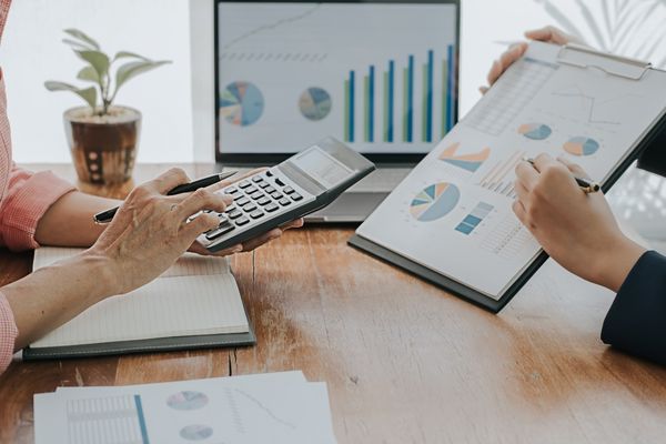 how to become a financial advisor