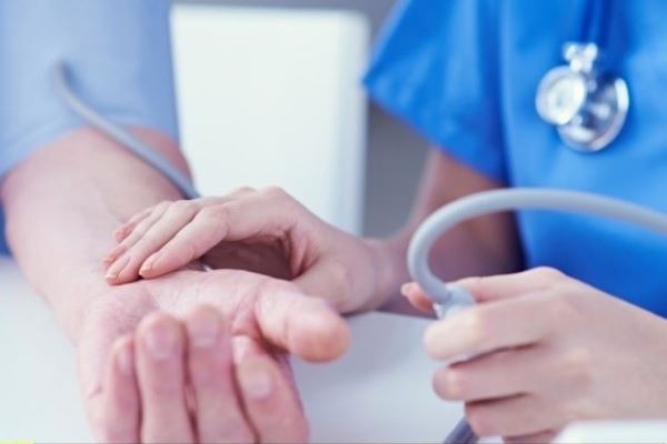 masters in public health student taking patient's vitals