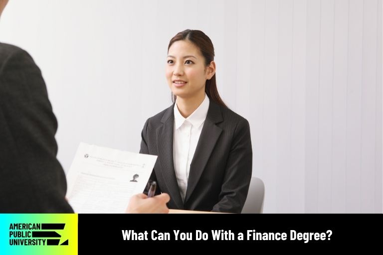 what-can-you-do-with-a-finance-degree finance degree student