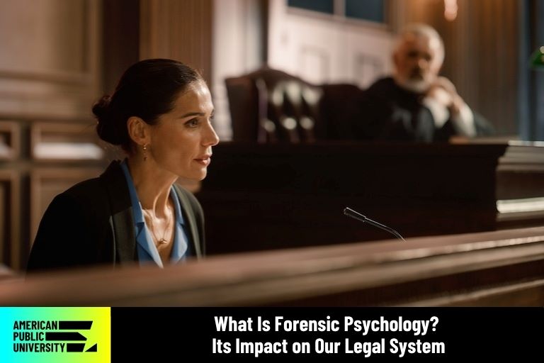 what-is-forensic-psychology forensic psychologist testifying on stand